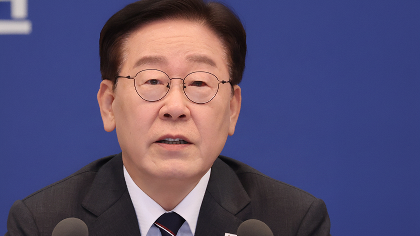 마이크 앞에서 발언하는 이재명 대통령