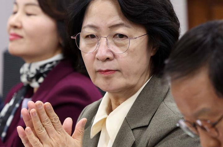 Gyeonggi Governor Choo Mi-ae applauds among attendees at an event